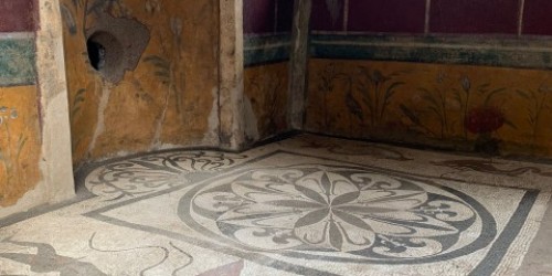Pompeii and Amalfi Coast tour by van with an archaeologist